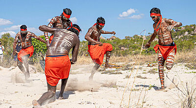 Tanzzeremonien wie anlässlich der Taufe können auch künftige Besucher in der Kimberley-Region erleben