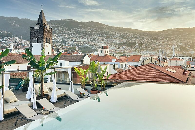 Pool mit Aussicht: das Barcelo Funchal Oldtown