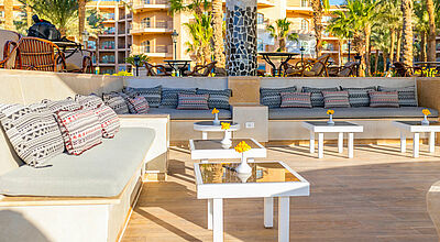 Im Hotel Siva Grand Beach wartet eine neue Poolbar auf Gäste