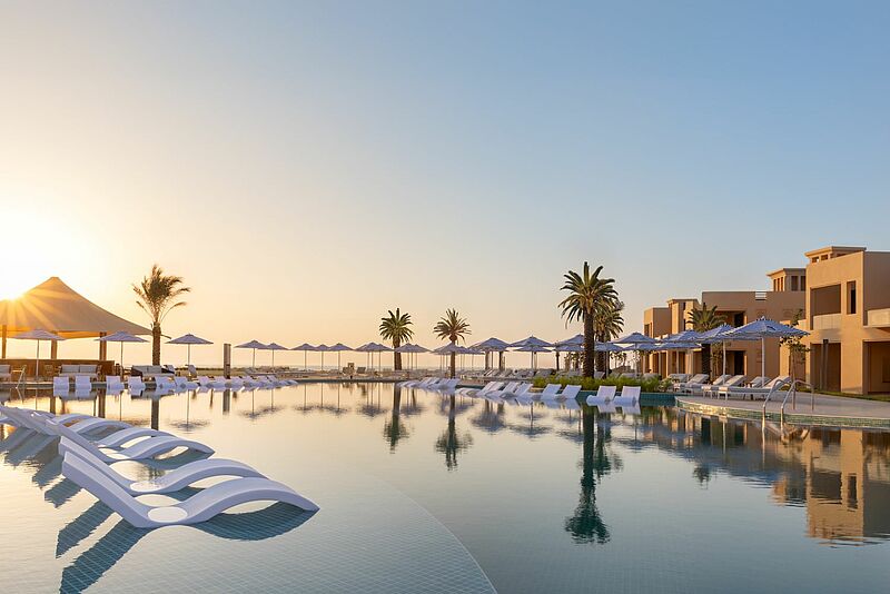 Einer der vier Pools im Sofitel Al Hamra Beach Resort