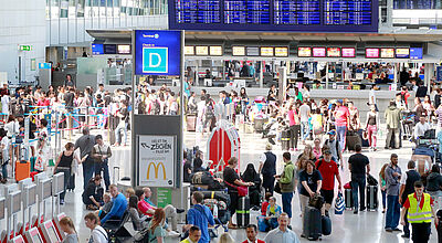 Viele Passagiere, aber hoffentlich kein Chaos: Die Airports wie hier in Frankfurt wollen sich rechtzeitig auf die Sommerferien vorbereiten