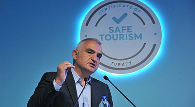 Mit der Strategie „Safe Tourism“ schaffte Mehmet Ersoy die Grundlage dafür, dass der Tourismus in der Türkei trotz Coronda-Pandemie schnell wieder starten konnte