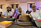 Drei Männer mit Hut (von links): Yasin Yüksel von Isik Touristik, Baris Altun vom Reisebüro Al-Star und Hikmet Yazici von KAM 2000 Reisen