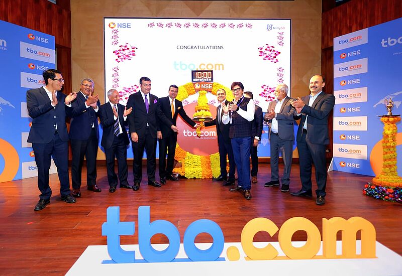 Das Team von TBO mit Managing Director Gaurav Bhatnagar (Mitte rechts) beim Listing an der National Stock Exchange of India. Foto: TBO